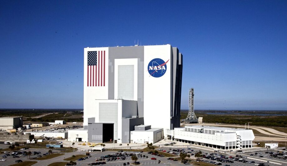 A missão, chamada Demo-2, será também “o primeiro voo em órbita de astronautas norte-americanos em foguetes norte-americanos a partir de solo americano desde o final da era do ônibus espacial, em 2011”, conforme definiu a própria Nasa.