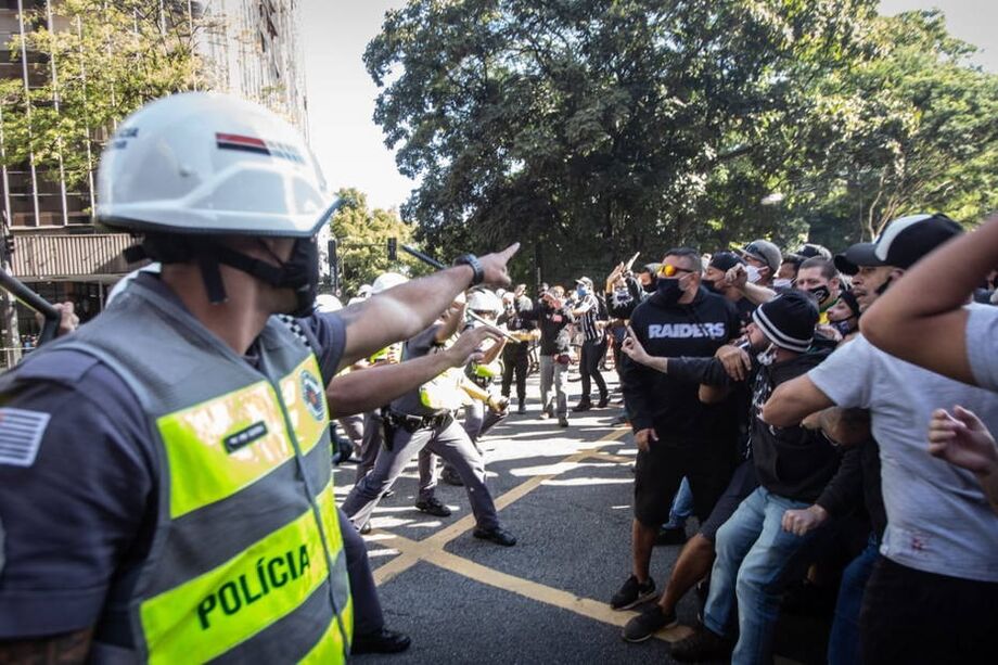 Manifestantes na Avenida Paulista neste domingo, 31