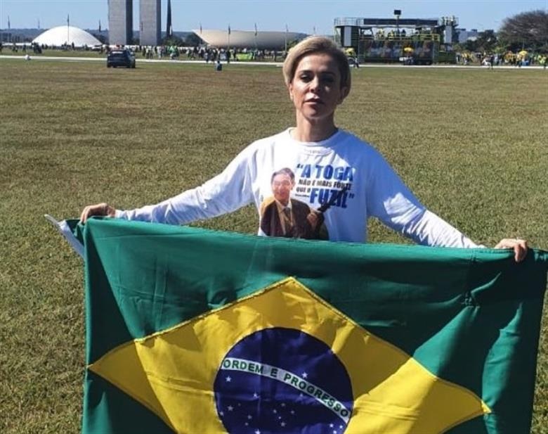 A ex-deputada federal Cristiane Brasil, filha do presidente nacional do PTB, Roberto Jefferson, participa das manifestações