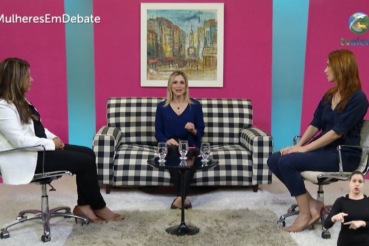 Esta edição do programa aborda as formas de enfrentamento da violência familiar e doméstica sofridas pelas mulheres