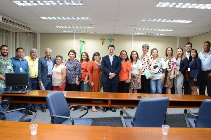 Distribuição de cestas de alimentos para instituições de longa permanência atende a uma reivindicação da Frente do Idoso, coordenada pelo deputado Renato Câmara