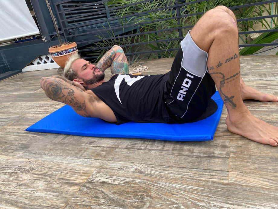 Rodrigo também listou os melhores exercícios para o abdômen para fazer em casa
