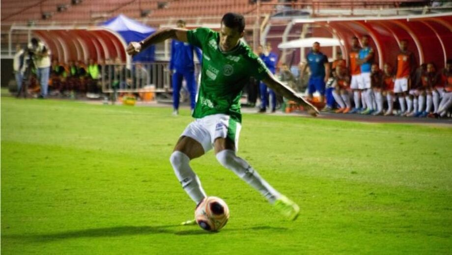 Thallyson assinou contrato com o Neftchi