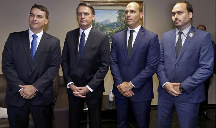 O Ministério da Justiça determinou a instauração de um inquérito para apurar o vazamento de supostos dados do presidente Jair Bolsonaro, seus filhos, ministros e aliados