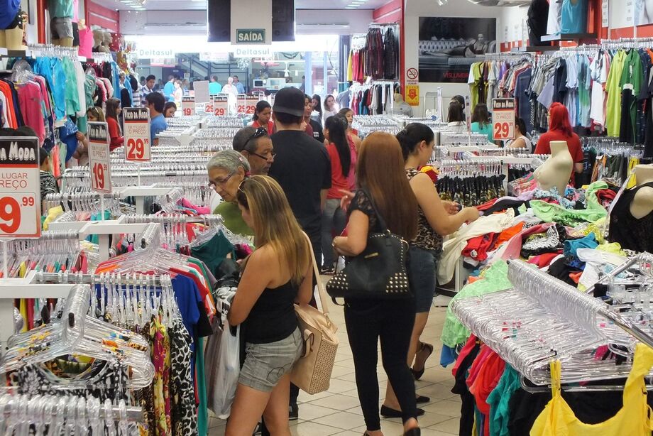 O item que mede o pessimismo com a economia recuou 32,8% com relação a abril, registrando a maior redução na comparação com o mês anterior e atingindo 62,5 pontos, o menor patamar desde setembro de 2018