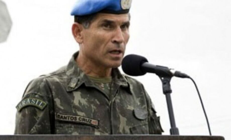 O general Carlos Alberto dos Santos Cruz, ex-ministro-chefe da Secretaria de Governo do presidente Jair Bolsonaro, é uma das mais importantes vítimas das fake news.