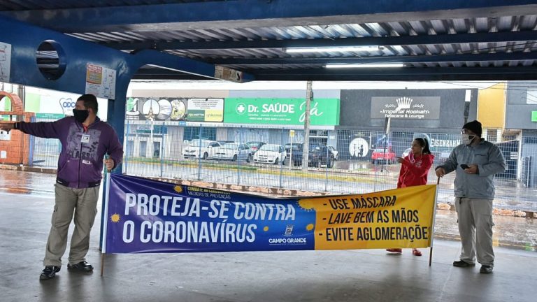 Blitz promovida pela Prefeitura de Campo Grande na manhã desta segunda-feira (01) nos terminais de transporte coletivo General Osório, Nova Bahia, Hércules Maymone
