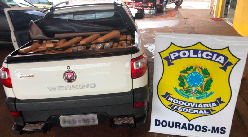 O suspeito, os entorpecentes e os veículos foram encaminhados para a Polícia Judiciária local