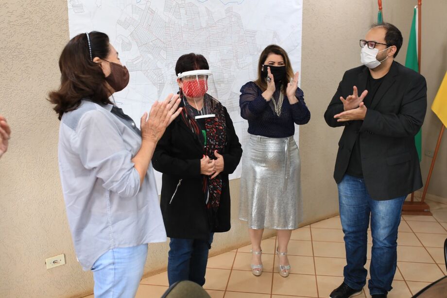 A rede que é implementada por meio da Associação de Mulheres de Negócios e Profissionais - BPW Dourados e Associação LEILODOM, pretende contribuir na produção e distribuição de mais de 20 mil unidades de protetores faciais