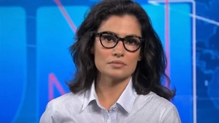 Na ausência de Renata Vasconcellos, Mariana Gross apresentou o Jornal Nacional ao lado de William Bonner.