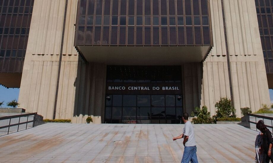 Para efeito de comparação, o BC também divulga em seu documento o indicador internacional de commodities, o CRB, que avançou 4,76% na mesma relação mensal
