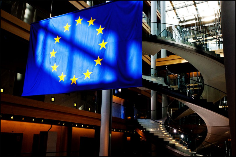 Na comparação anual, as vendas do setor varejista da zona do euro registraram um tombo de 19,6% em abril.