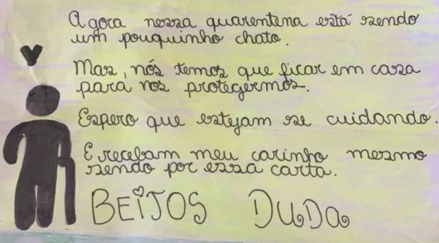 Alunos do 5º ano do ensino fundamental do Colégio Marista Glória, da capital paulista, estão escrevendo cartas para idosos que vivem em asilos, a fim de levar a eles conforto emocional em meio à pandemia