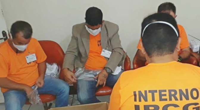 A Agência Estadual de Administração do Sistema Penitenciário de Mato Grosso do Sul (Agepen/MS) acaba de receber a doação de 64 mil máscaras de proteção, feitas em malha, para serem disponibilizadas a todos os policiais penais e custodiados do Estado