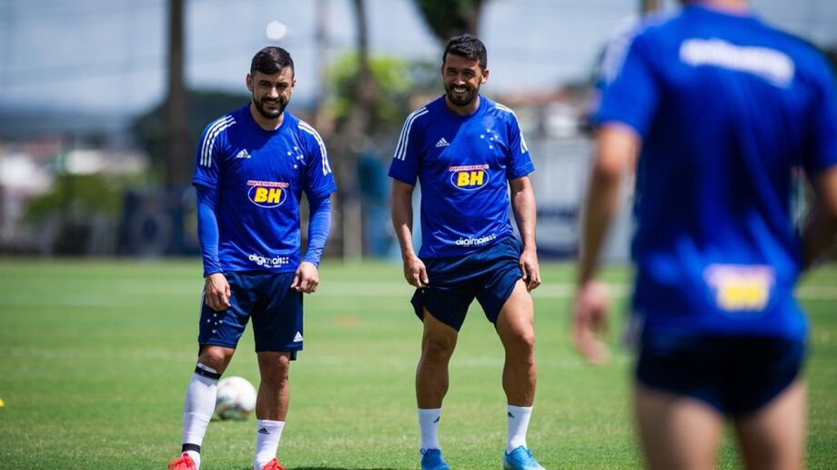 O Cruzeiro termina o comunicado oficial agradecendo a Robinho e Edilson pelos serviços prestados, pelos títulos conquistados e deseja sorte e sucesso aos dois atletas no prosseguimento de suas carreiras.