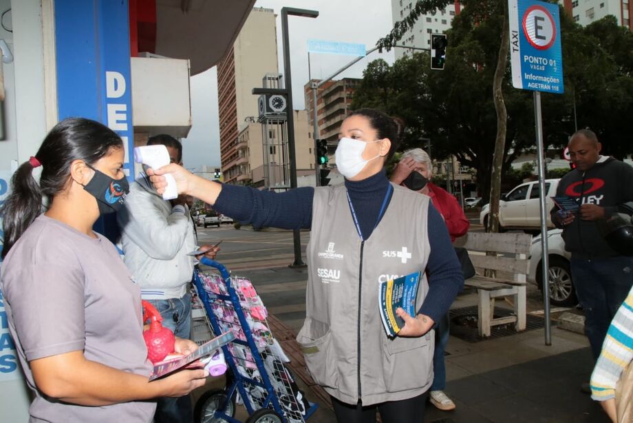 A ação contou com profissionais da saúde e da vigilância sanitária