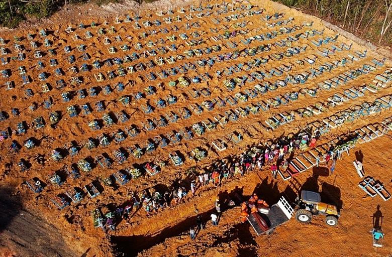 A Agência Brasileira de Inteligência (Abin) alertou o Palácio do Planalto e ministros sobre situações de caos em cemitérios do País e a falta de espaços para sepultamentos, causados pelo aumento de óbitos pela covid-19