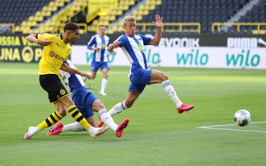 O Borussia Dortmund fez sua parte e derrotou o Hertha Berlin neste sábado por 1 a 0, em casa, no Signal Iduna Park, pela 30ª rodada do Campeonato Alemão