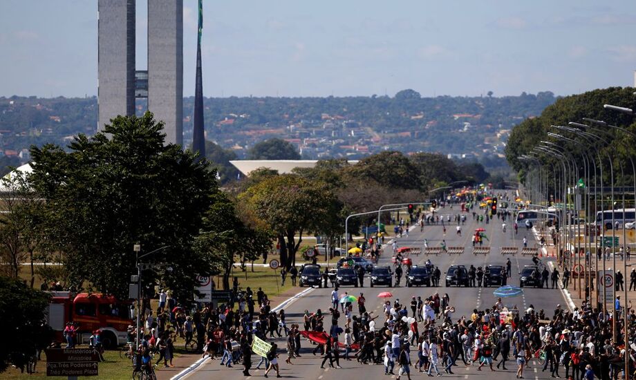 Em Brasília, as manifestações foram realizadas hoje (7) na Esplanada dos Ministérios, que se dividiu em duas nesta manhã
