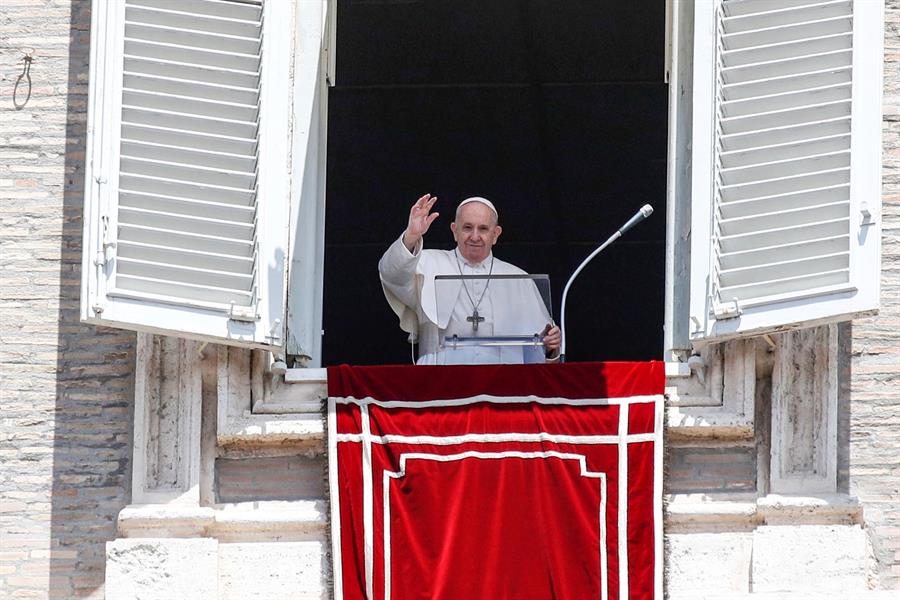O papa Francisco lamentou neste domingo, 7, que a epidemia de coronavírus continue a causar muitas vítimas na América Latina