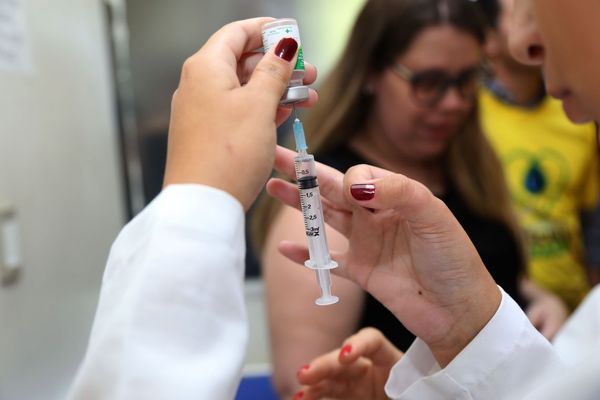 Isabella informou que existem 36 mil salas de vacinação no Brasil.