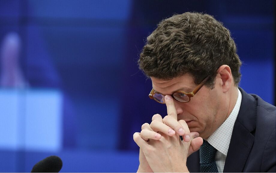 Salles, atual ministro do governo Bolsonaro, foi condenado nesta quarta-feira (19) por improbidade administrativa e teve os direitos políticos suspensos por três anos... s