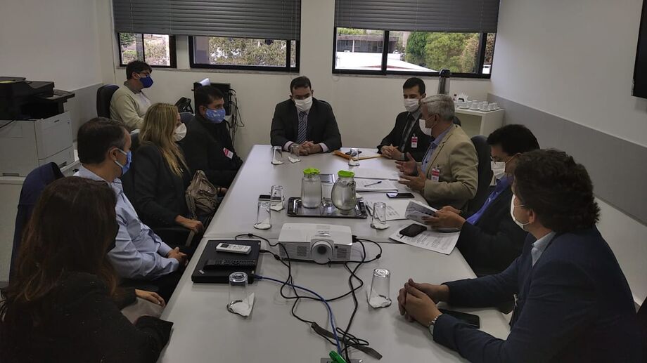 Reunião entre o Ministério Público Estadual, Procons Estadual e Municipal, Defensoria Pública de Mato Grosso do Sul e representantes de entidades de ensino superior em Campo Grande