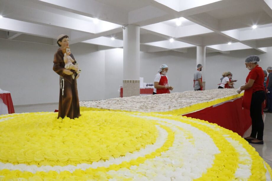 Devido à pandemia neste ano, a tradicional entrega de bolo de Santo Antônio contará com uma nova forma de se comemorar