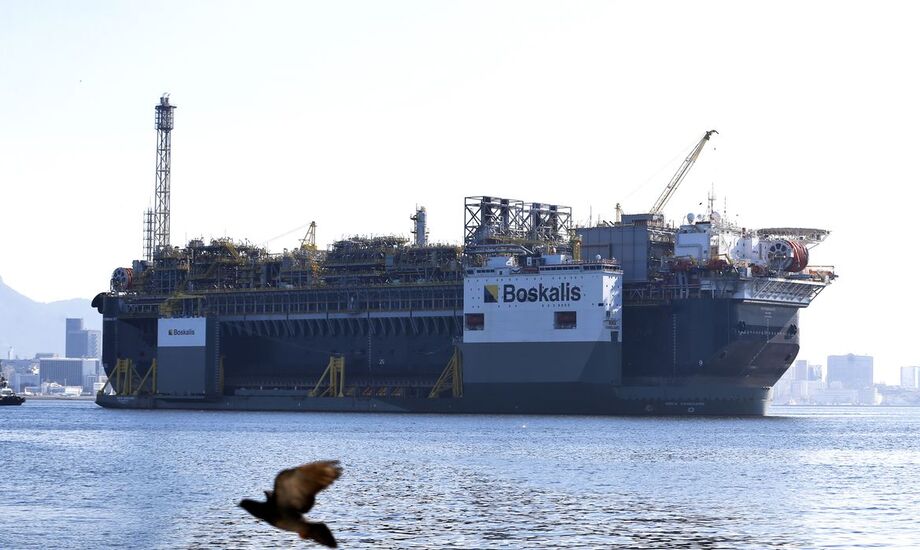 A empresa Pré-Sal Petróleo (PPSA) divulgou hoje (10) o primeiro Boletim Mensal dos Contratos de Partilha de Produção, que revela que, em abril, a produção total de petróleo em regime de partilha na área do pré-sal, incluindo consórcios e União, atingiu 56