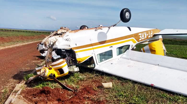 O avião chegou a ficar de ponta cabeça