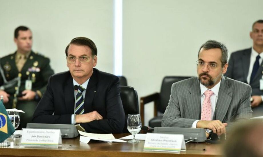 Outra alegação jurídica contra a MP é que a Constituição diz que não se pode reeditar medida que tenha sido rejeitada ou perdido sua eficácia.
