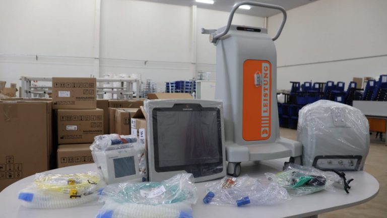 A Prefeitura de Campo Grande recebeu nesta sexta-feira (12) 20 respiradores pulmonares do Ministério da Saúde
