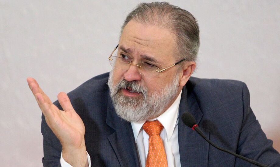 O Ministério Público (a PGR e os MPs Estaduais) devem atuar imediatamente.