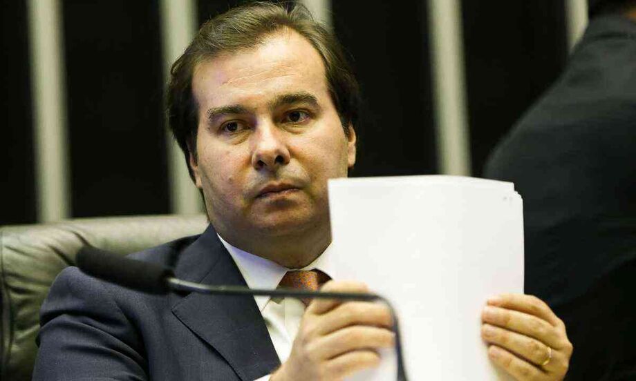 Assim como hoje acontece com os meios de comunicação, que têm responsabilidade sobre aquilo que veiculam, afirmou.