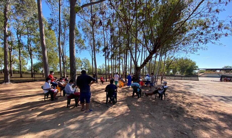 Apesar das novas flexibilizações da quarentena, o governo paraguaio insiste para que a população siga adotando as medidas sanitárias, como o uso de máscaras, a constante lavagem das mãos e o distanciamento físico de 2 metros.