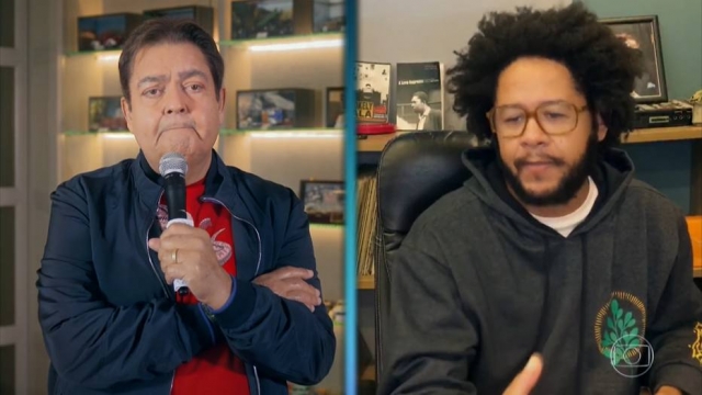 O rapper Emicida conversou com Fausto Silva no domingo, 14