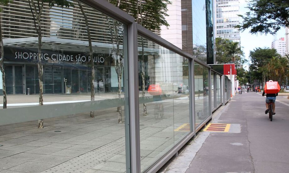 No acumulado de 12 meses, há um crescimento de 0,7%, de acordo com a PMC.