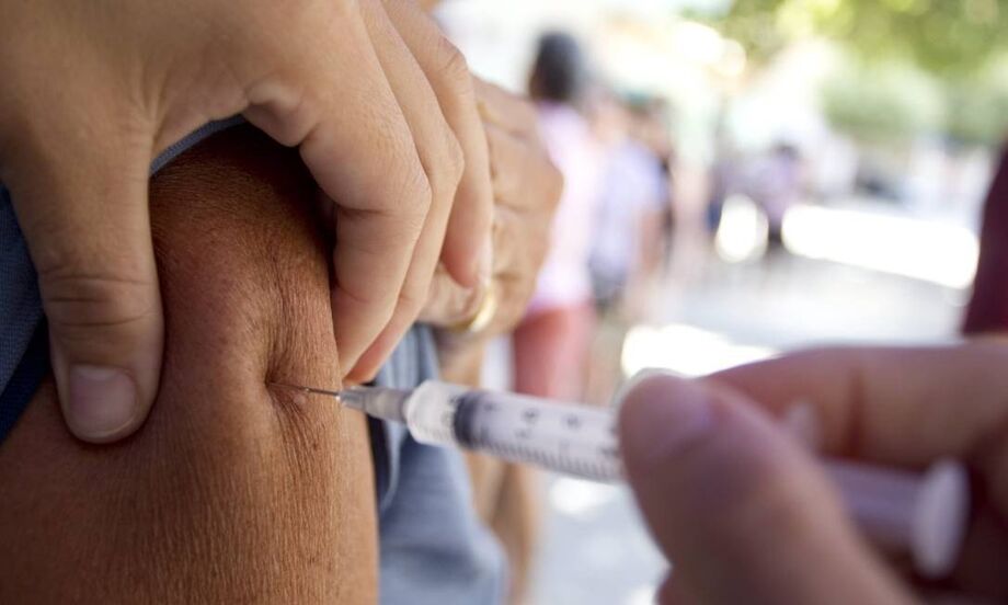 Essas campanhas acontecem ao mesmo tempo devido ao surto de sarampo que acontece no país e à pandemia do novo coronavírus.