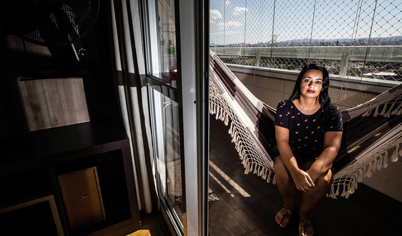 A enfermeira Adriana Brito Leone diz ter sentido cansaço e uma dor muito forte