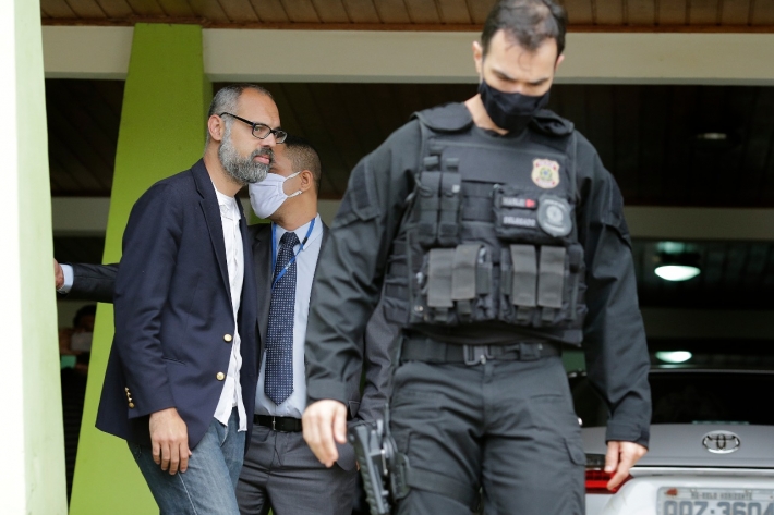 PF faz buscas na casa do blogueiro Allan do Santos no âmbito do inquérito sobre atos antidemocráticos