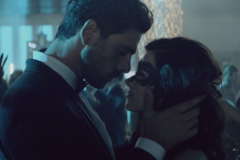 Desde que estreou na Netflix, o filme 365 Dias (365 Dias) tem gerado grande repercussão, sobretudo nas redes sociais, onde há uma corrente que compara o drama erótico polonês à saga de Christian Grey, de 50 Tons de Cinza