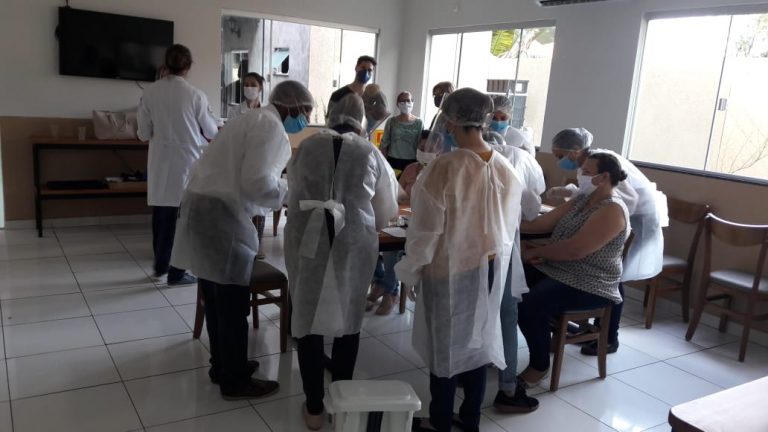 A ação contou com a participação da presidência do CMI, de representante da SAS e coordenadoria da Comissão de Fiscalização do Conselho, além da equipe de enfermagem da Sesau e da equipe do projeto coordenada pela professora do Curso de Medicina da UEMS