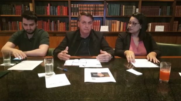 Bolsonaro durante live da última quinta-feira, 11