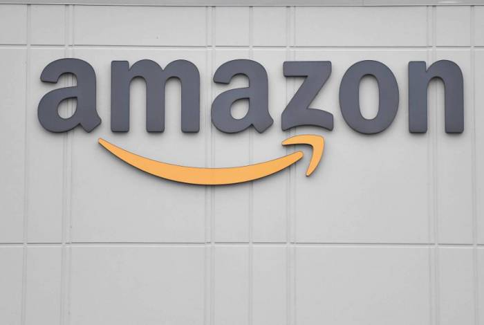 A Amazon anunciou a suspensão da venda do livro Anjos Proibidos (1991), de Fábio Cabral, depois que internautas levantaram a hashtag #SeExplicaAmazon