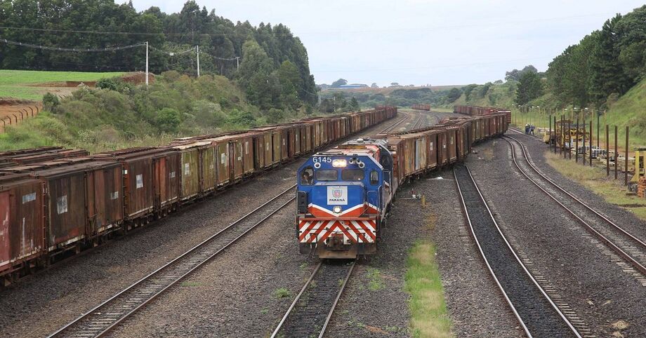 Ele informou que a Ferroeste, no trecho de 248 km entre Guarapuava a Cascavel, bateu recorde de operação neste ano