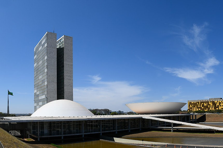 Além do artigo 32, o Plenário do Senado também retirou do texto da MP o artigo 27, que aumentava em 5% a margem de empréstimos consignados em folha de pagamento