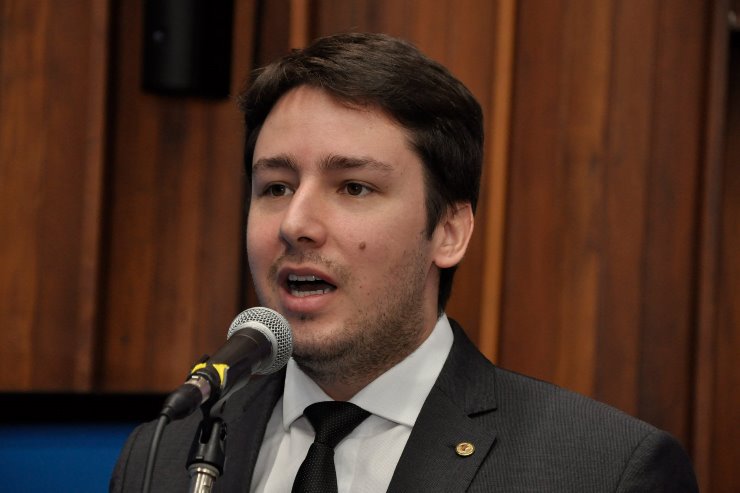 A lei determina que ninguém pode ser colocado em situação vexatória ao receber a cobrança de uma dívida.