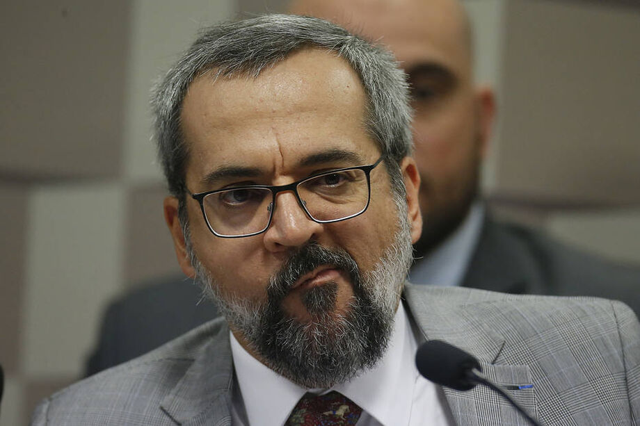 O agora ministro demissionário deve assumir uma representação brasileira no Banco Mundial, que fica sediado em Washington, nos Estados Unidos.