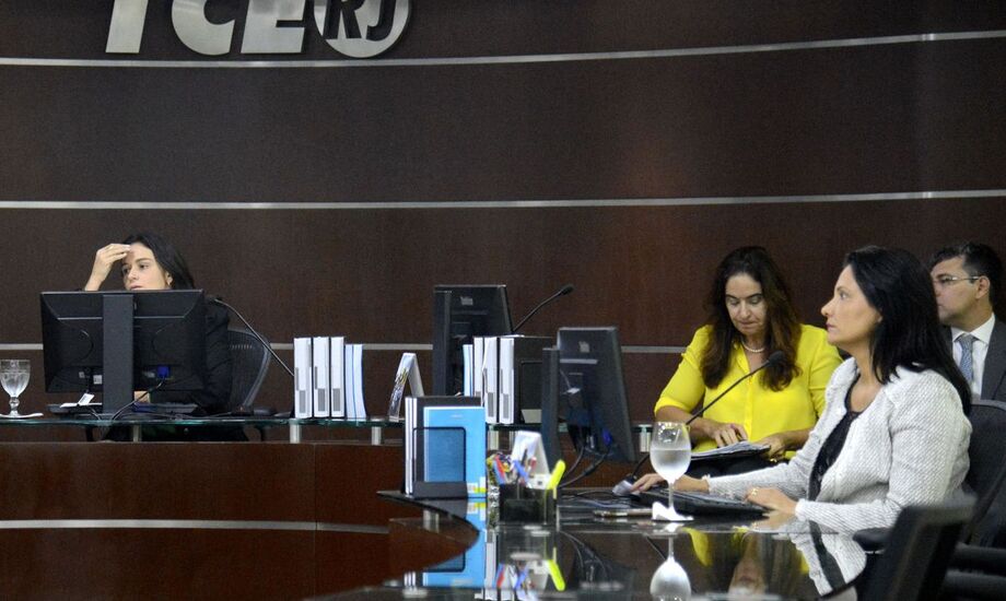 Os processos foram relatados pelo conselheiro-substituto Marcelo Verdini Maia, e determinam a concessão de tutela provisória motivada por representação da Secretaria-Geral de Controle Externo (SGE) do TCE-RJ.