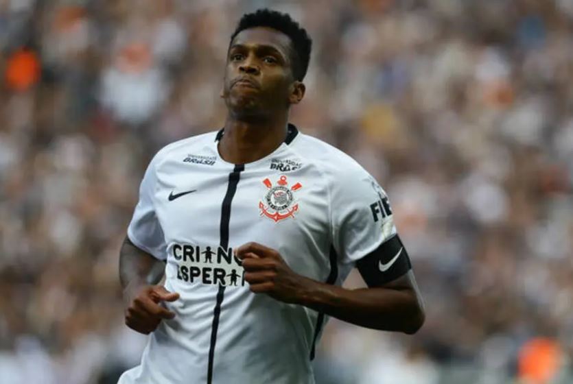 A repatriação de Jô não foi a única negociação do Corinthians.